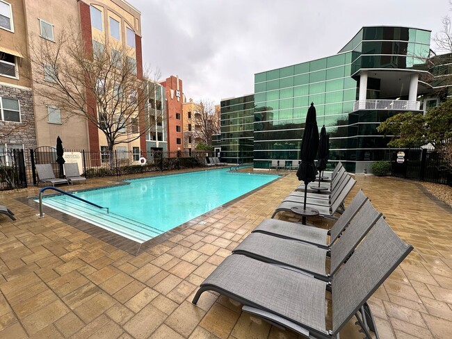 Building Photo - Guard Gated 2 Bed/2 Bath Condo w/Resort St...
