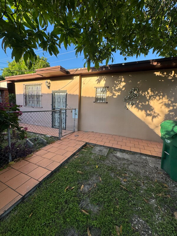 Building Photo - 1715 SW 67th Ct