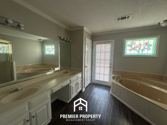 Building Photo - Grand 4BR/2.5BA Executive Home in Cordova | 2,700 Sq Ft, Bay Window & Spa Suite