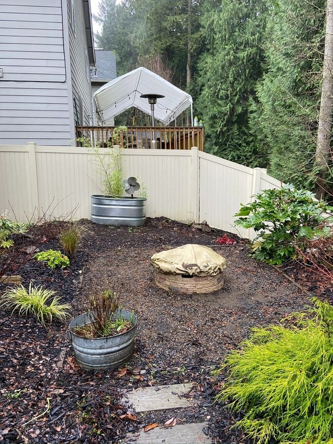 Building Photo - Wonderful 3B/2.5Ba Home that Backs to Peac...