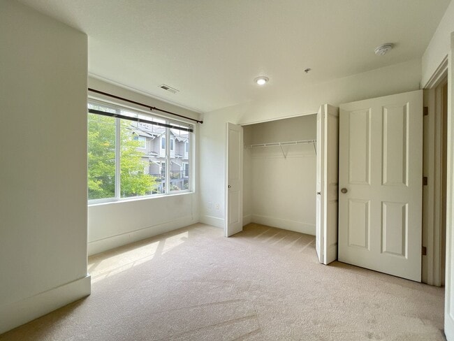 Building Photo - 2 Bedroom 2.5 Bathroom with 2 Tandem Car garage ~ Convenient Cedar Mill Location Near St. Vincent...