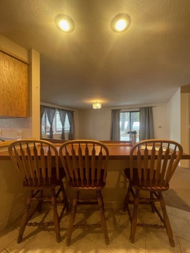 Building Photo - Long Term Rental on Lake Five!