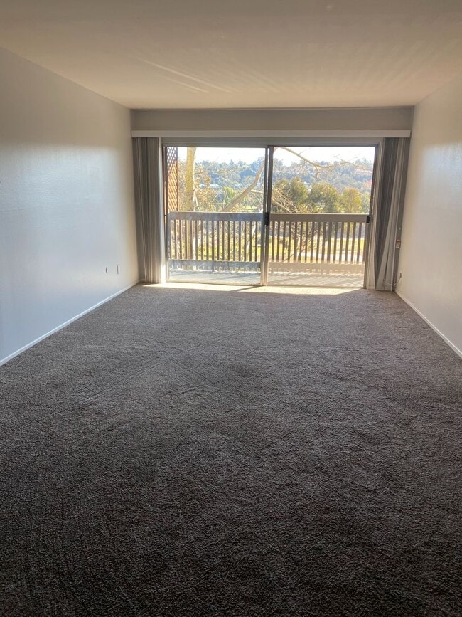 Building Photo - Gorgeous One Bedroom Condo in the heart of Fashion Valley