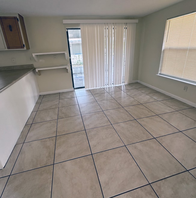 Building Photo - 301-329 James St