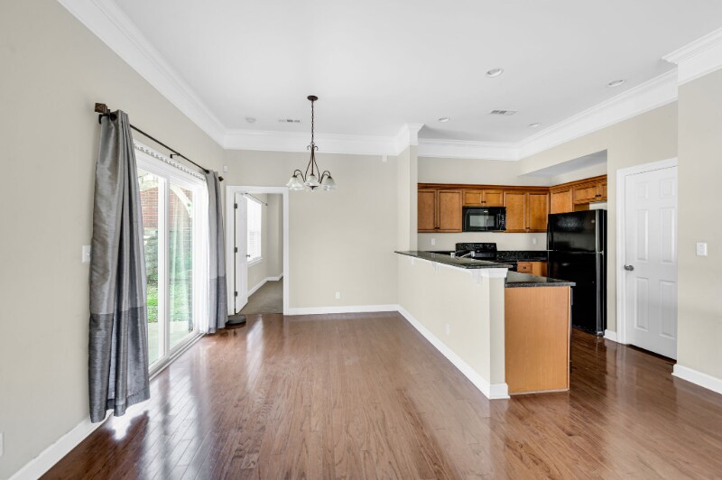 Building Photo - 810 Bracken Trail