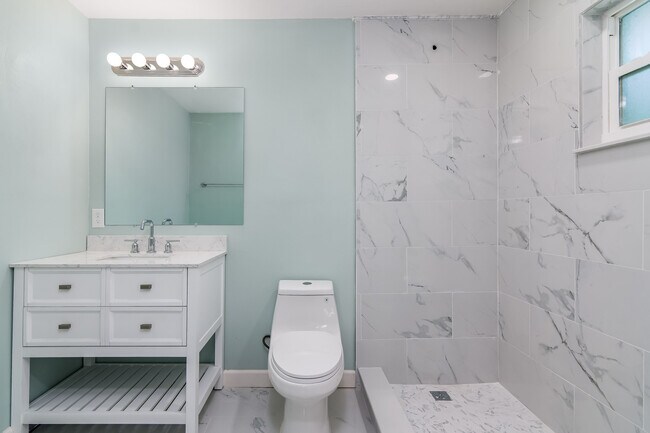 Building Photo - 1 W Point Dr