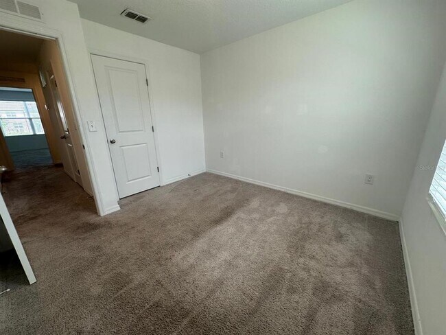 Building Photo - 118 Mandovi St