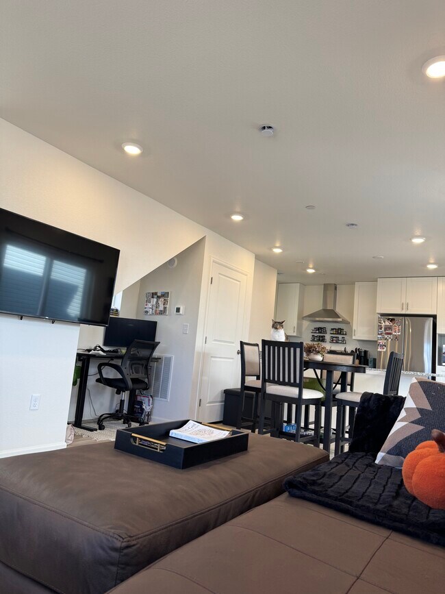 Building Photo - 10339 Vaughn Way