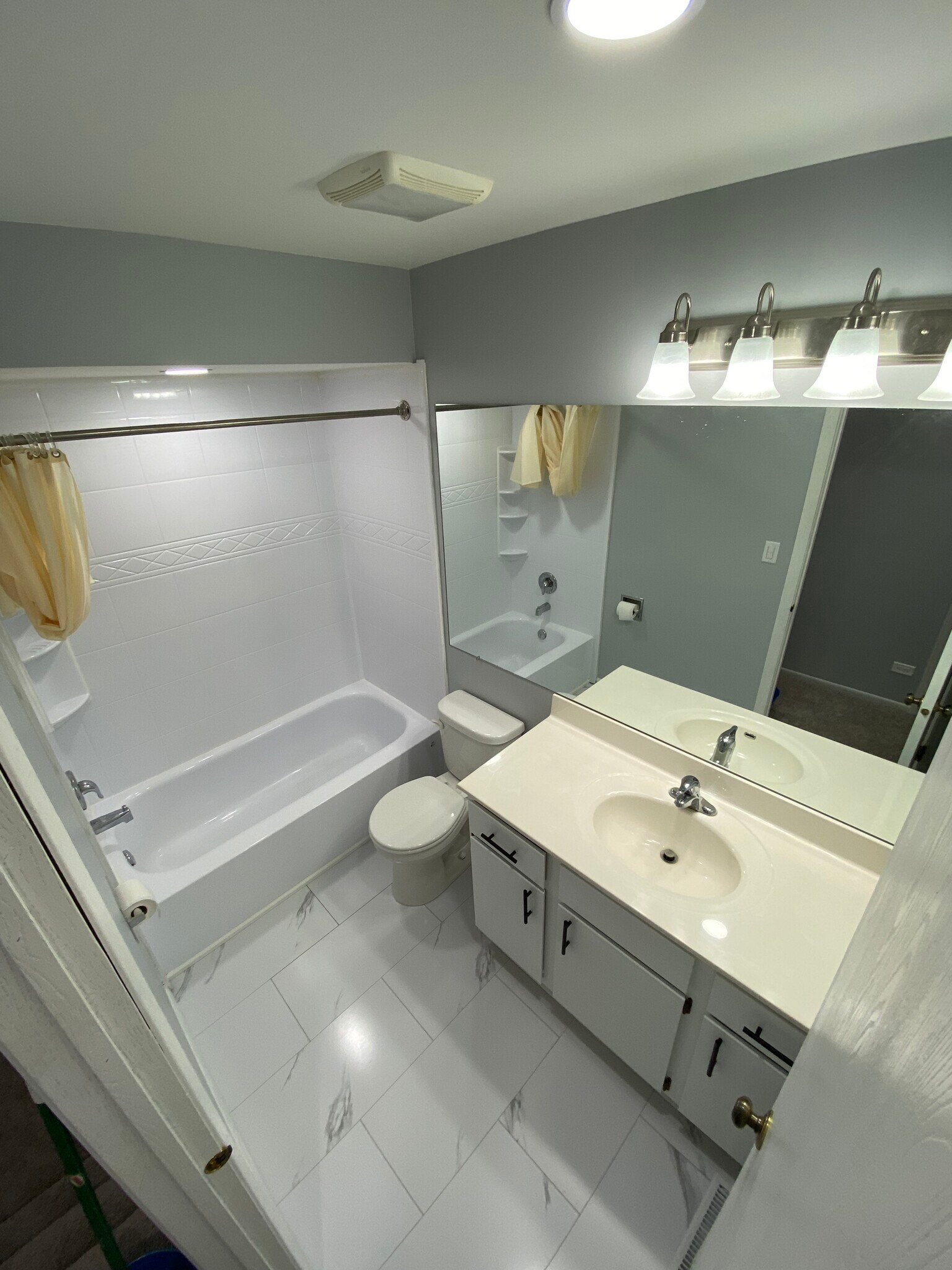 Building Photo - 7917 Knottingham Cir