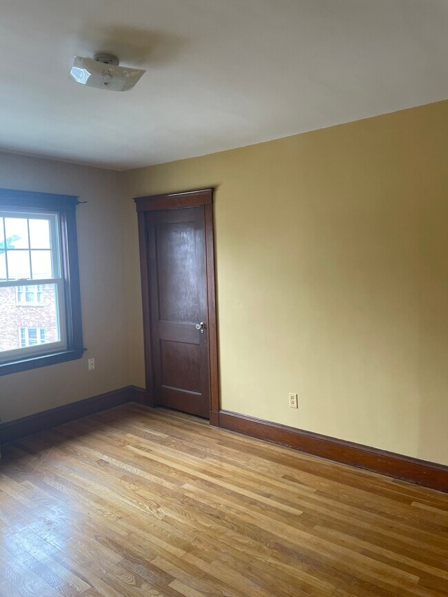 Building Photo - 202 High St