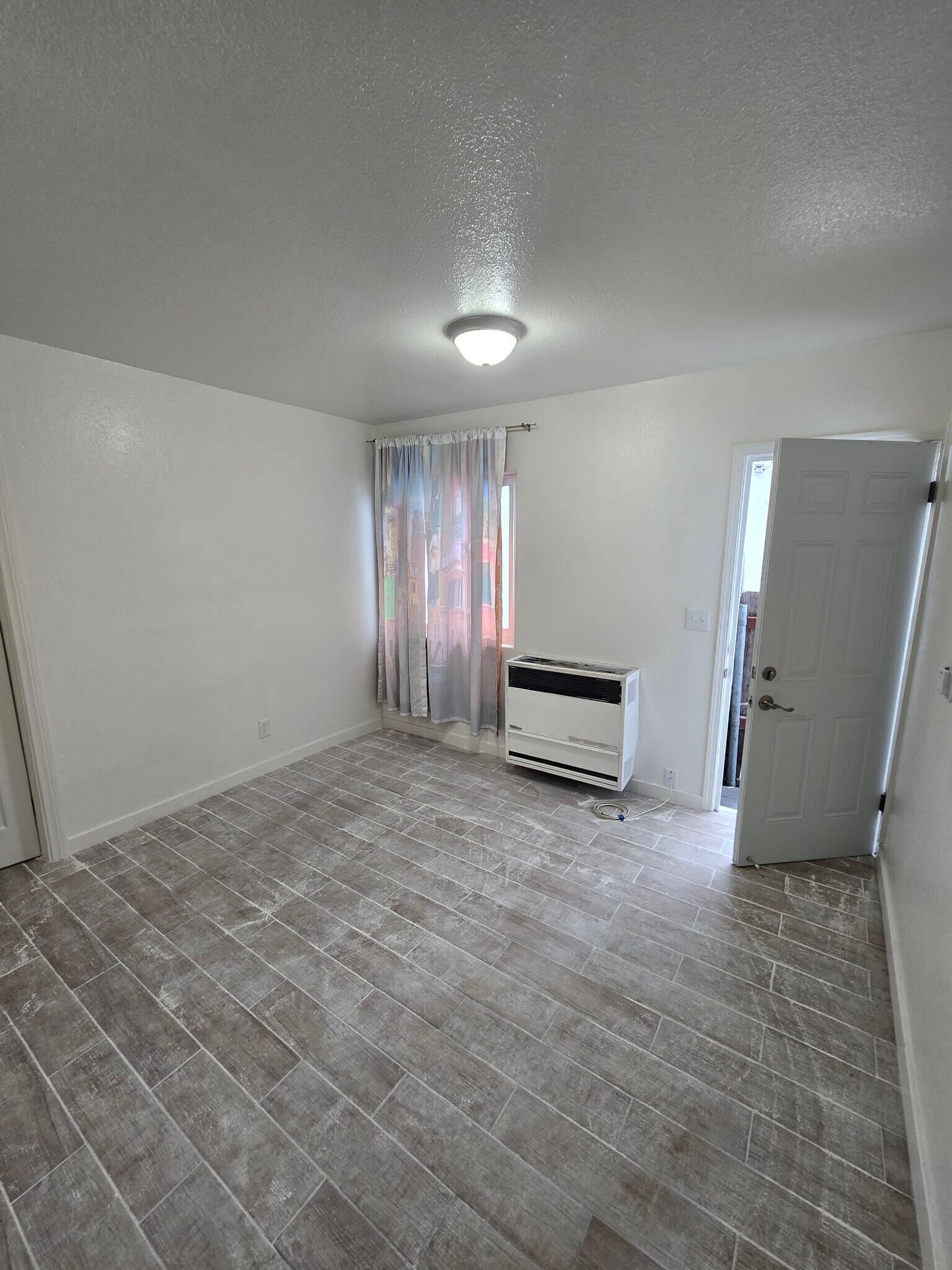 Building Photo - 24 E 56th St