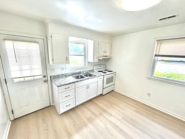 Building Photo - Great home in the heart of Hopewell