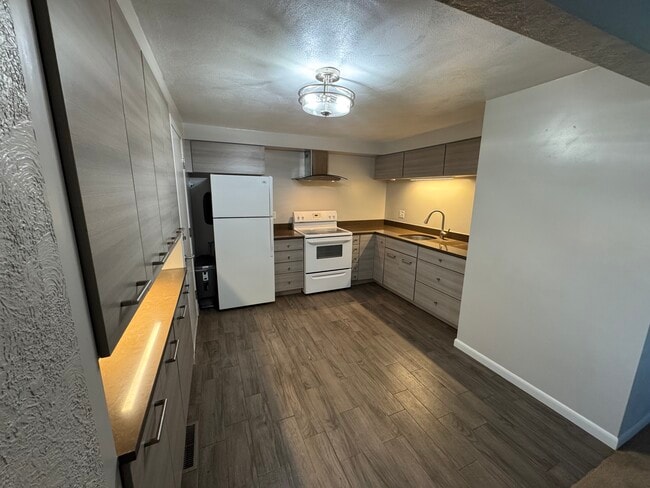 Building Photo - 505 Simon Dr