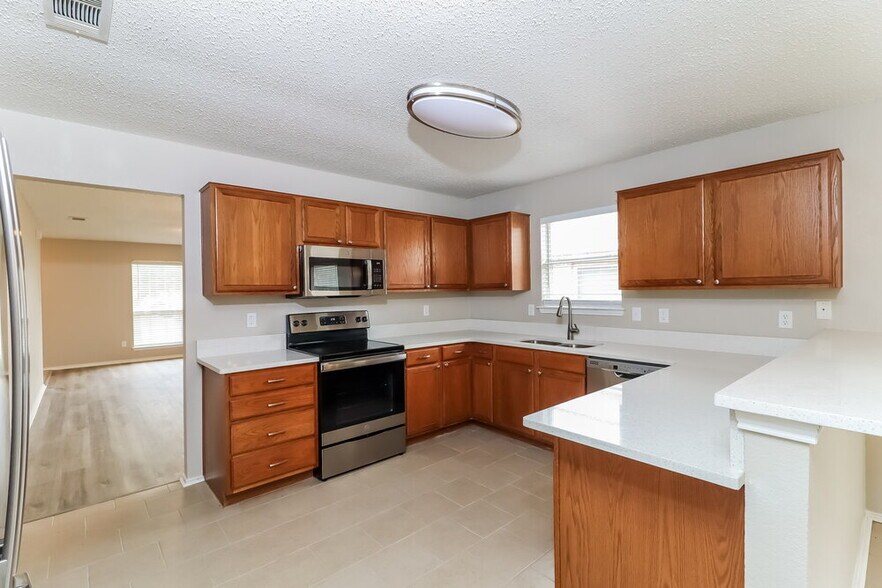 Building Photo - 8128 Twin Oaks Trail