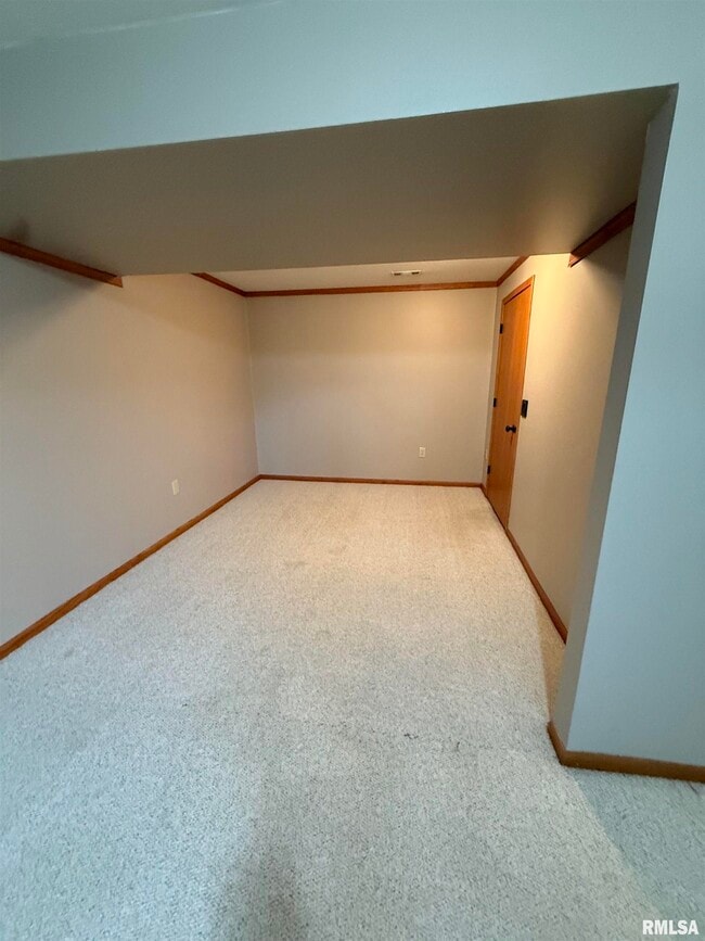 Building Photo - 4155 Utica Ridge Rd