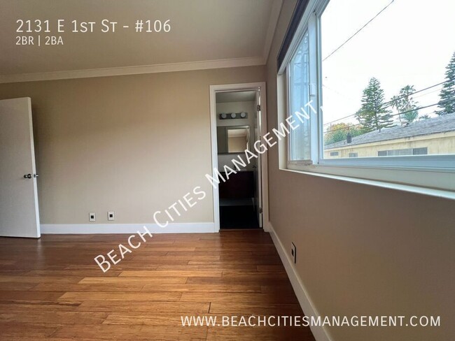 Building Photo - Condo located One Block from the Beach wit...