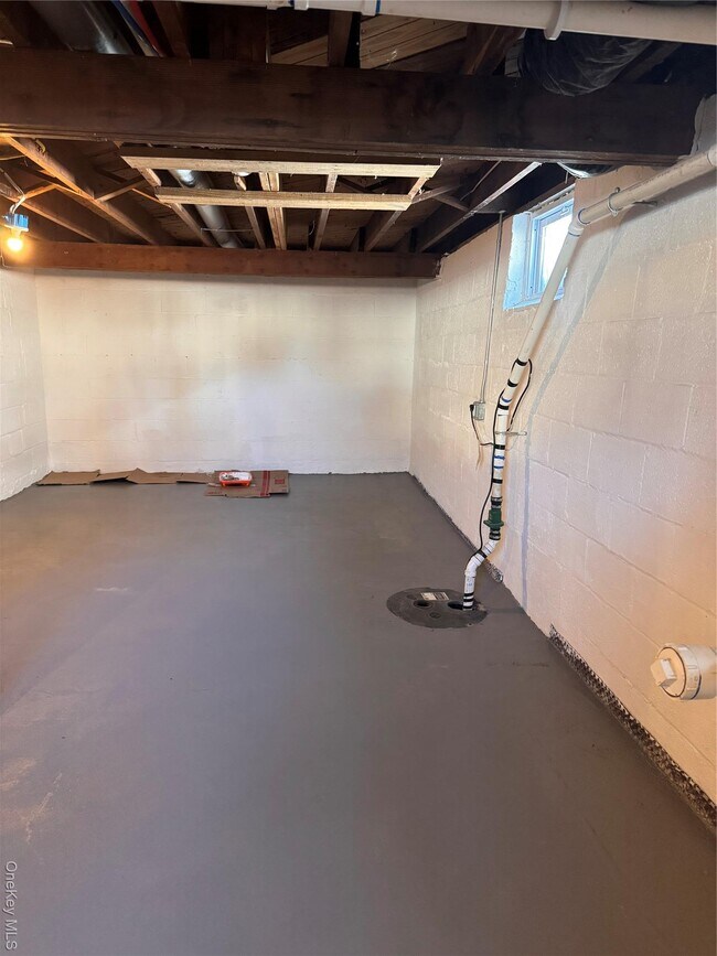 Building Photo - 14 Fenner Ln