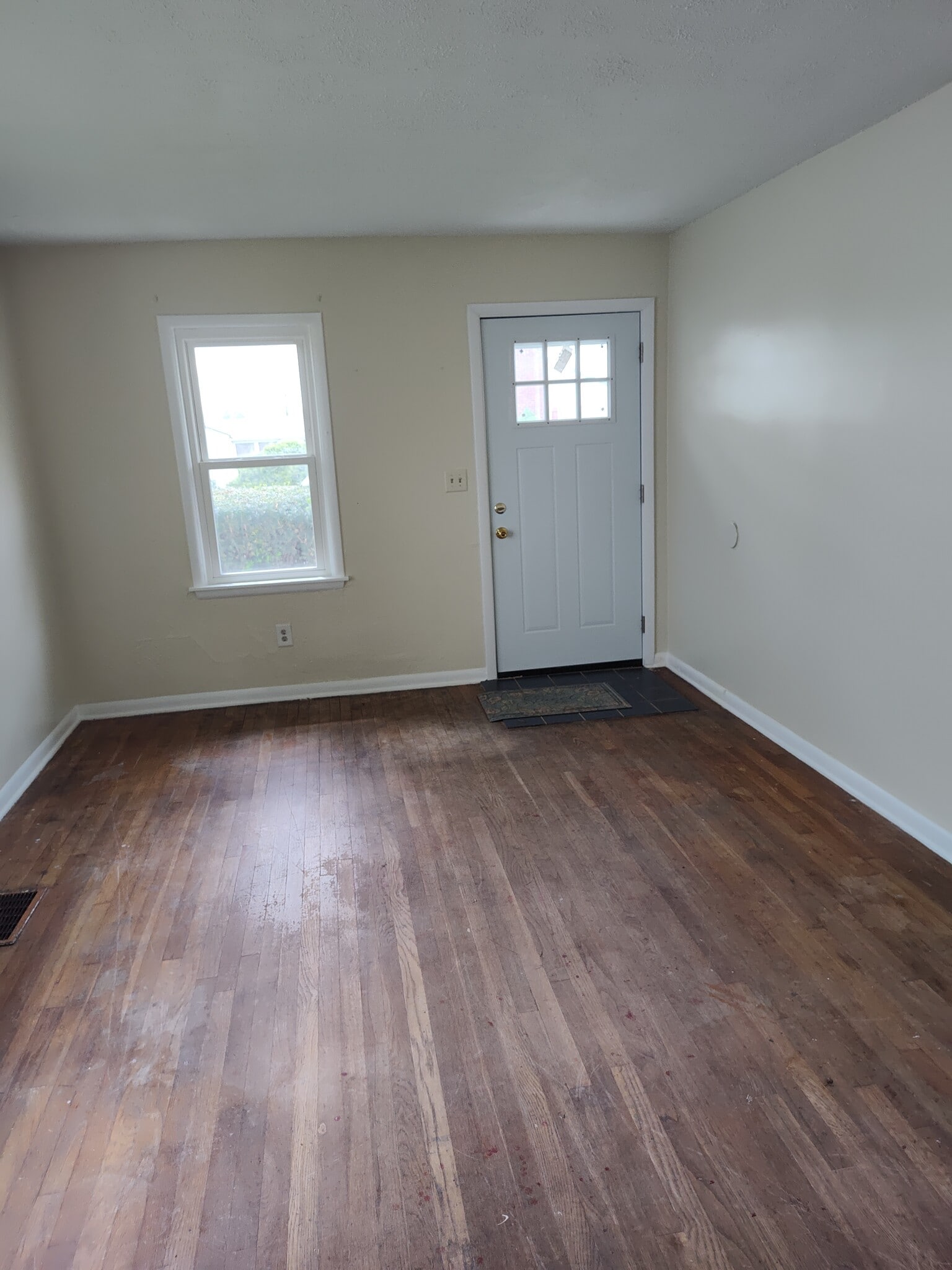 Building Photo - 526 Universal Ave