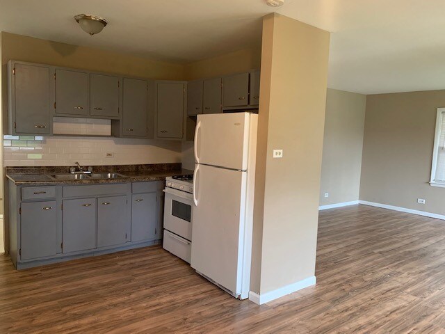 Building Photo - 6th