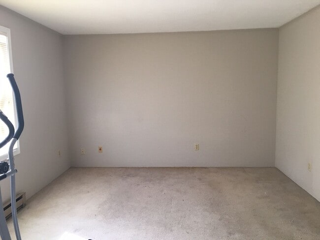 Building Photo - One bedroom with garage