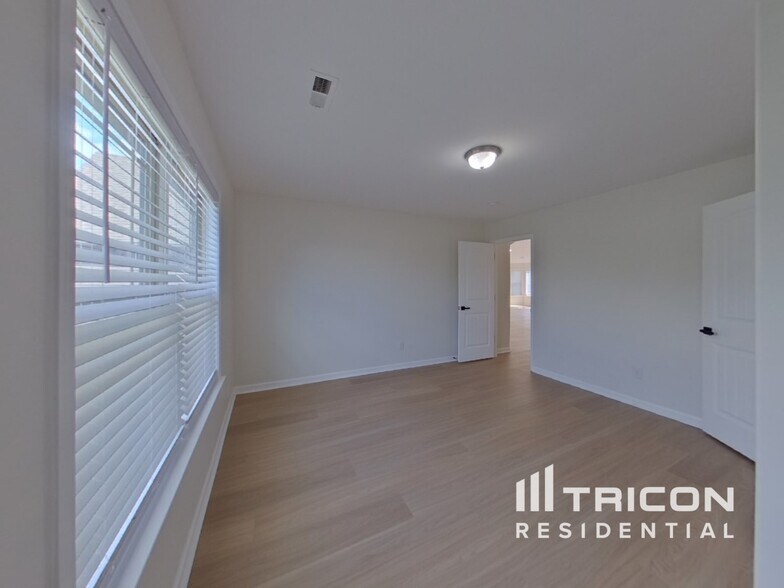 Building Photo - 122 Corinth Dr