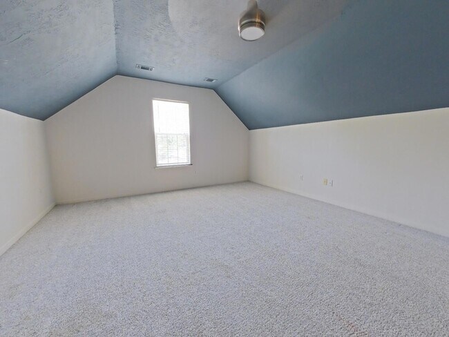 Building Photo - 304 Farmington Dr