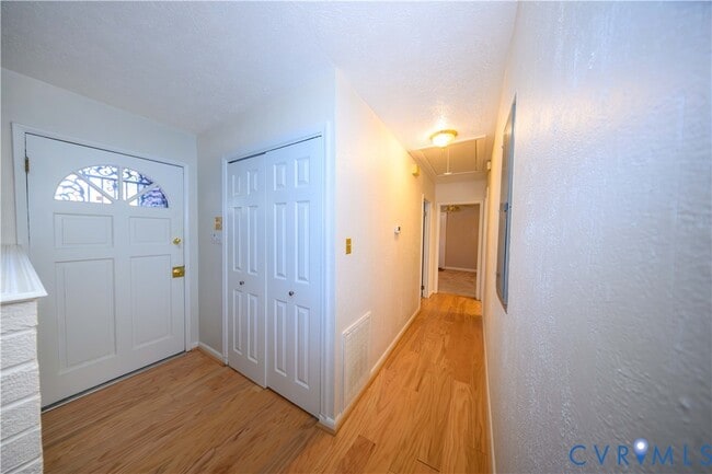 Building Photo - 209 Poe St