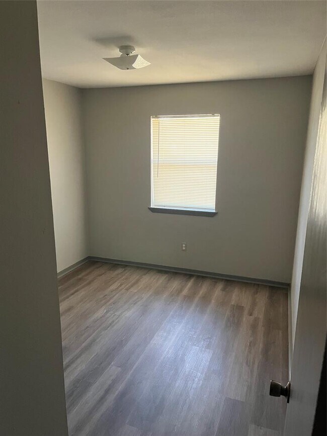 Building Photo - 705 Guadalimar St