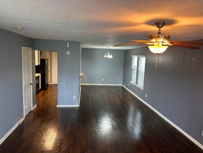 Building Photo - Style, Comfort & Location—The Perfect Hous...