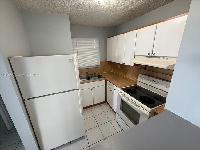 Building Photo - 310 Fontainebleau Blvd