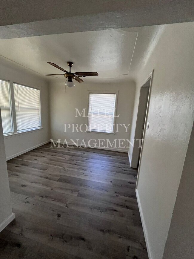 Building Photo - No Deposit