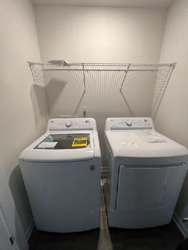 Building Photo - 3-Bedroom End Unit Townhome w/ Garage-Salisbury