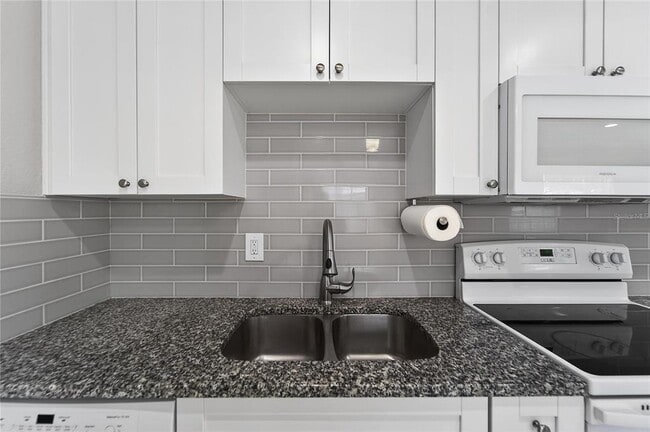 Building Photo - 4945 36th Ave N