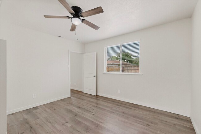 Building Photo - 1846 Henry Cir SW