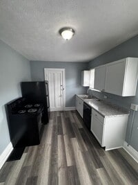 Building Photo - 5711 Warren Ave