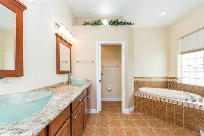 Building Photo - 10639 Hatteras Dr