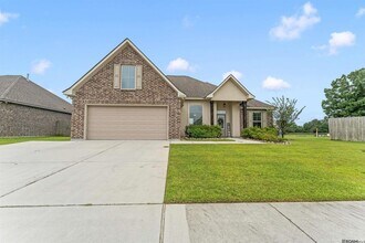 Building Photo - 40053 Maddie Dr