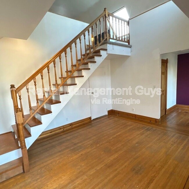 Building Photo - 2647 Girard Ave S