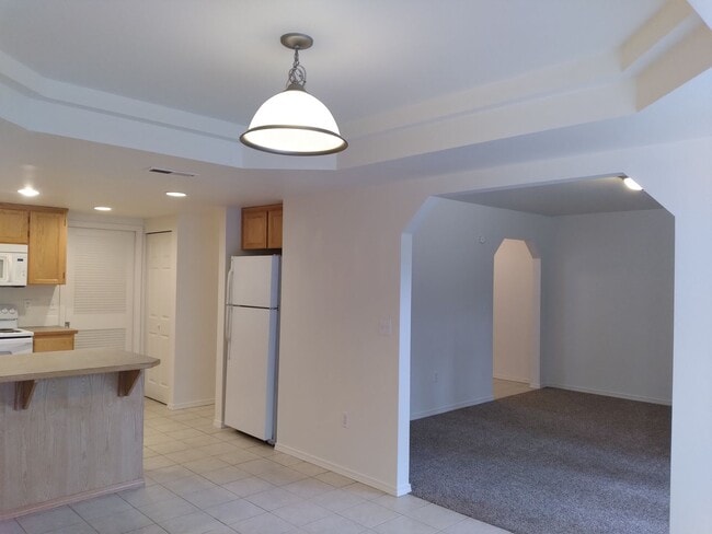 Building Photo - Charming 3-Bed Duplex with 2.5 Baths & 1600 Sq Ft - Prime Tacoma Location!