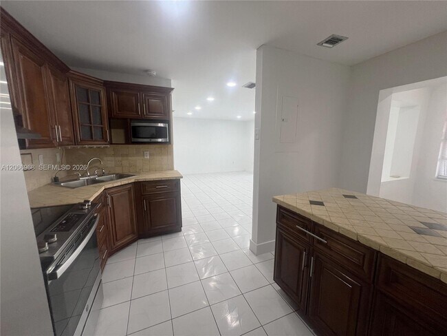 Building Photo - 11720 SW 103rd Ln