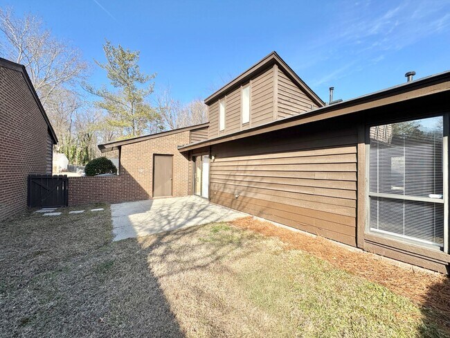 Building Photo - Holden Village Townhome Available - Newly Renovated