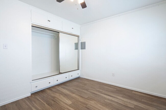 Building Photo - 2 WEEKS FREE!!! Charming One Bedroom In Po...