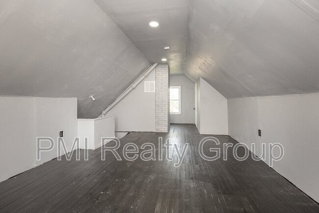 Building Photo - 12203 Castlewood Ave