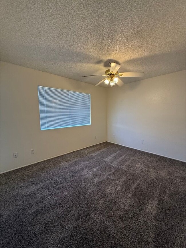 Building Photo - REMODELED 3 Bed/2Bath single family home w...