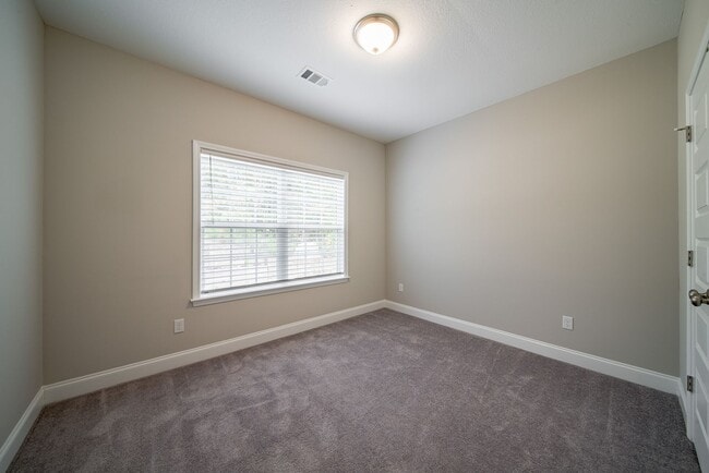 Building Photo - 4BR/2BA Home on 3.2 acres in Harris County!!