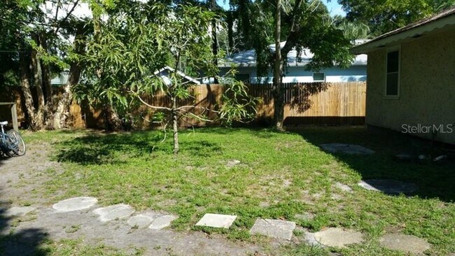 Building Photo - Cozy 3 bedroom, 1 bath for rent near downtown, pet friendly!