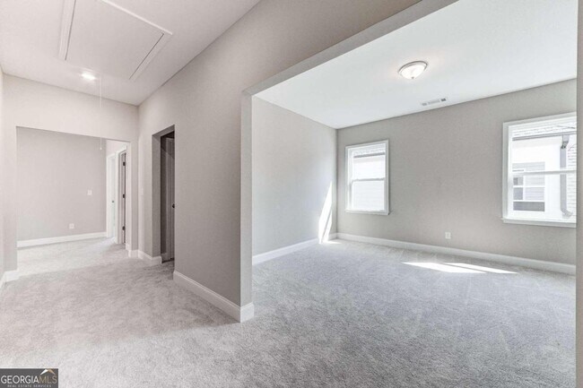 Building Photo - 1060 River Park Dr