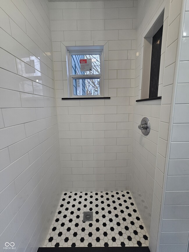 Building Photo - 335 W 4th St