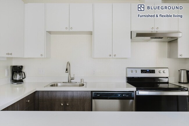 Building Photo - 345 Sheridan Ave