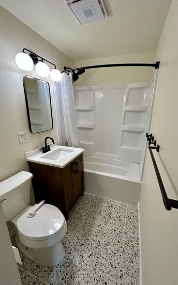 Bathroom - 2832 S 11th Pl